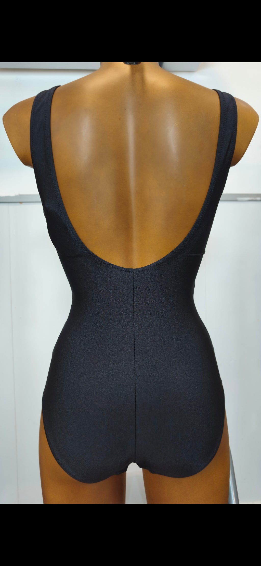 Bañador negro moldeador con tul transparente con brillo negro copa B