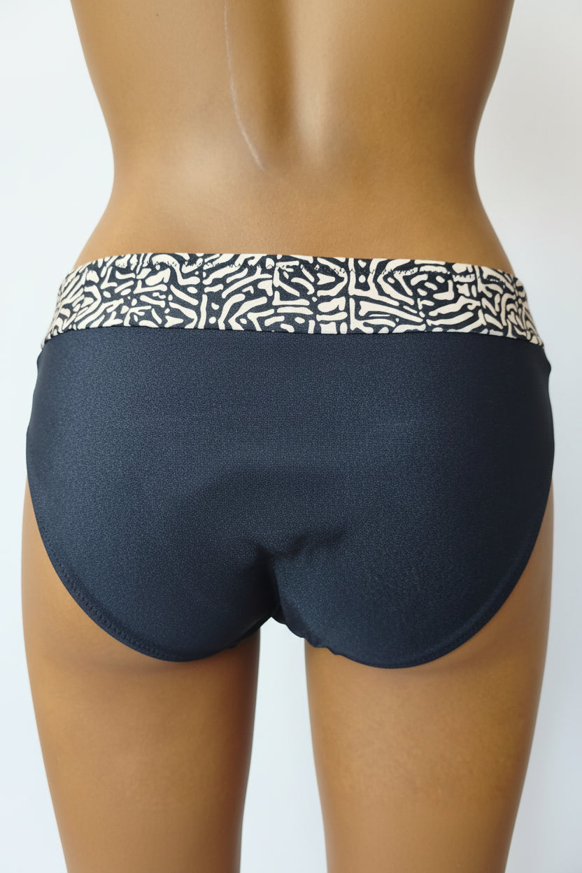 Braga bikini moldeadora estampada con brillo negro