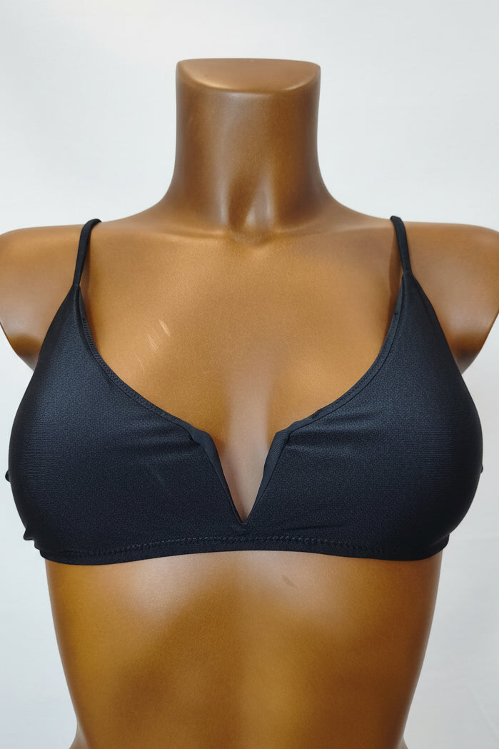 Top bikini triángulo con brillo negro copa B