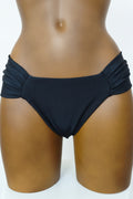 Braga bikini brasileña con brillo negro
